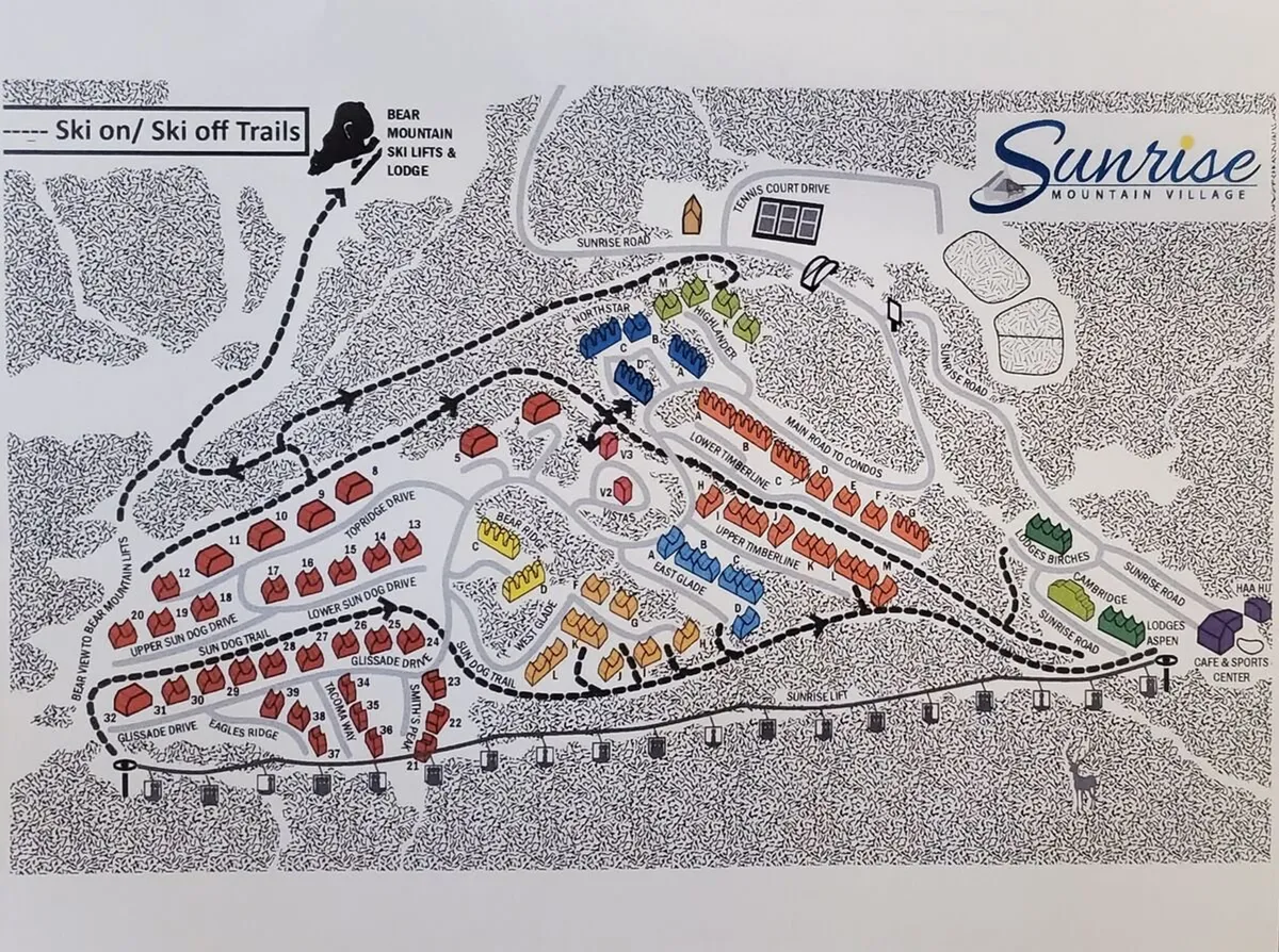 A panoramic view over Bear Mountain shows ski trails, ski lifts, lodging areas, and the central Bear Mountain Lodge, as well as the sports center and nearby cafes. The landscape is active—ideal for skiing, hiking, and exploring.